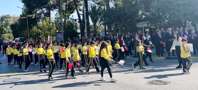 Lefkoşa’da “41’inci Yıl Cumhuriyet Korteji” gerçekleştirildi