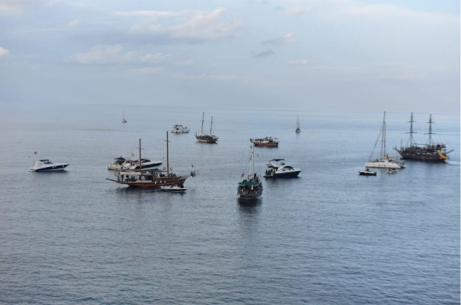 Solo Türk büyüledi… Binlerce vatandaş Girne kordon boyuna akın etti