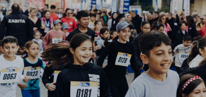 Çocuklar da maraton heyecanına ortak oldu… Ülker Lefkoşa Çocuk Koşusu tamamlandı