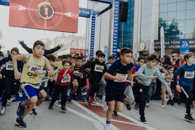 Çocuklar da maraton heyecanına ortak oldu… Ülker Lefkoşa Çocuk Koşusu tamamlandı