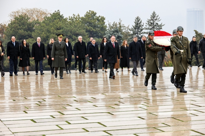 Öztürkler, Ankara temaslarına Anıtkabir’i ziyaret ederek başladı