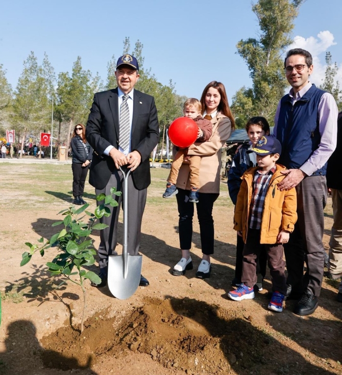 “El ele yeşil bir geleceğe” sloganıyla ağaçlandırma bayramı düzenlendi