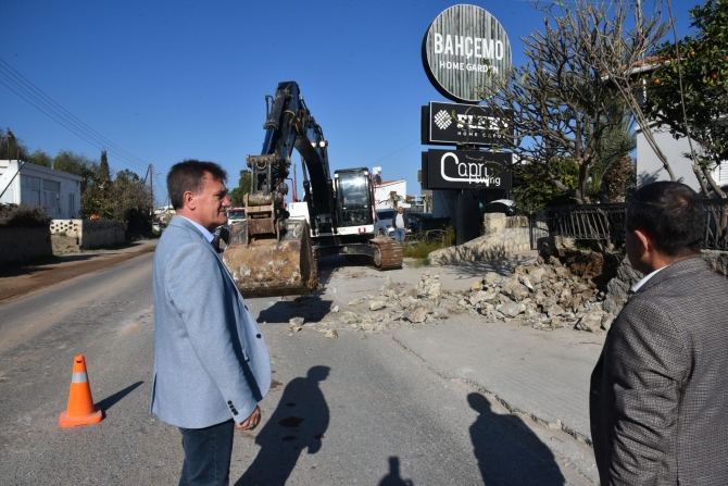 Başbakan Üstel ve bakanlar, yapımına başlanan Girne – Çatalköy yolundaki çalışmaları yerinde inceledi… Üstel: “Izdırap haline gelen bu yola nihayet noktayı koyuyoruz”